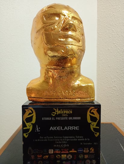 Ícono. Akelarre fue reconocido junto a otras figuras destacadas del deporte mundial, como la leyenda de NJPW, El Gran Hamada.
