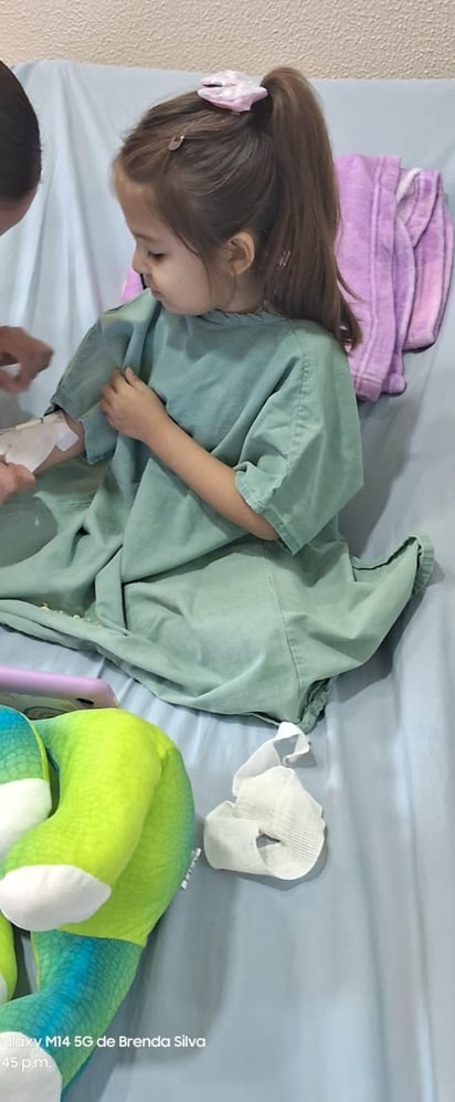 Afronta la situación. Paulina sabe que su salud es delicada y no puede jugar como los demás, pero lo ha asumido como una guerrera.