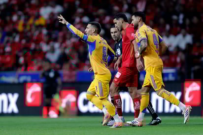 Primero. Gignac cobró un tiro libre rasante y Fernando Gorriarán lo desvió con precisión para vencer a Luis García, silenciar el Infierno y adelantar a Tigres de manera momentánea.