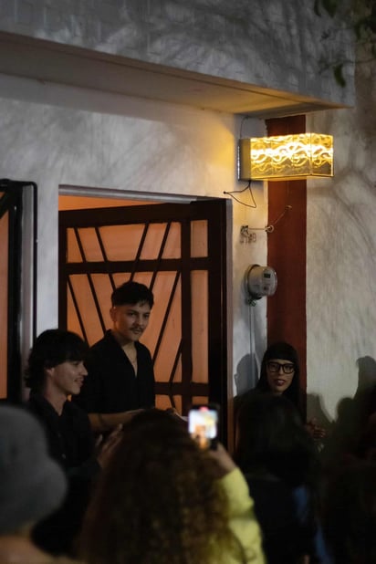 Artista. Dentro de su amplio repertorio de fotografías y pinturas, el duranguense siempre encuentra la forma de hacer su arte única y con una escencia propia.