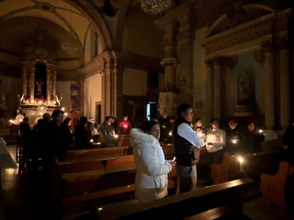 Celebración. La Misa Rorate Caeli se llevó a cabo en la parroquia de San Juan Bautista.