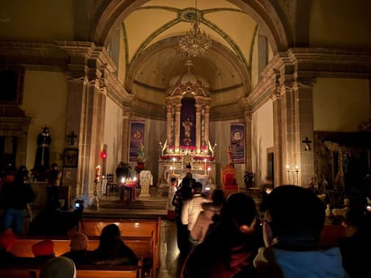 Significado. La oscuridad del templo recuerda las tinieblas del mundo antes de la llegada del Señor.
