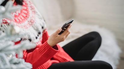 La realidad perfecta de las redes sociales puede alimentar el sentimiento de aislamiento y la percepción de no estar a la 'altura' de las celebraciones tradicionales.