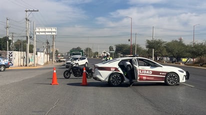 Situación. Las unidades de Vialidad de Gómez Palacio fueron relevadas por sus homólogos de Ciudad Lerdo, quienes colocaron cinta amarilla para evitar el paso desde los límites con Gómez Palacio hasta la Vicefiscalía.