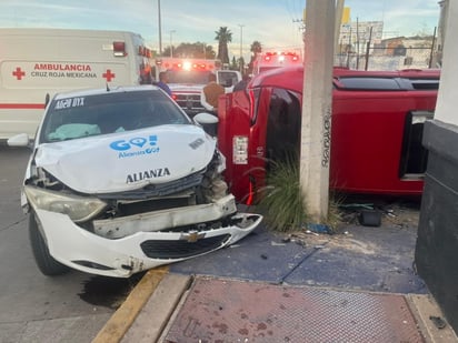 Accidente. Un choque-volcadura se registró en Felipe Pescador y Zarco, en donde cuatro personas resultaron lesionadas, además de cuantiosos daños materiales.