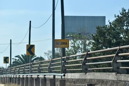 Robadas. Alrededor de la ciudad se puede ver cómo es que algunas de las señaléticas incluso ya no se encuentran en su lugar original.