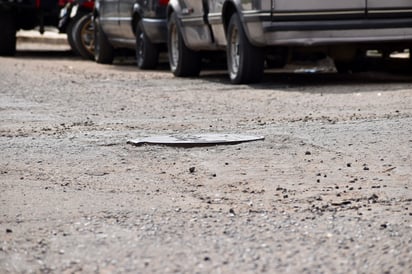 Un problema constante. Alrededor de la ciudad hay múltiples zonas en donde se reportan alcantarillas y registros con diferentes tipos de problemas. Y es que esto, para la mala suerte de los duranguenses, ha causado en más de una ocasión algún problema vehicular.















