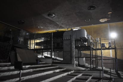 Almacen. Además del estacionamiento, en la parte de arriba del antiguo cine se encuentra una planta de energía.