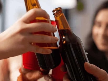 Cerveza. Es la bebida de contenido alcohólico que más se consume; le siguen los destilados.