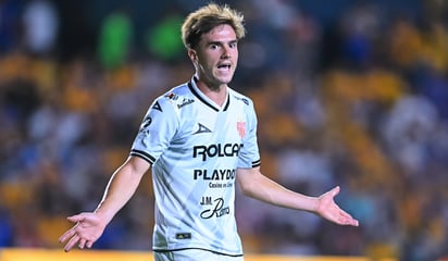 Tras su llegada a México, Palavecino fue registrado por Necaxa y, aunque tuvo un breve paso por Pachuca como refuerzo para el Mundial de Clubes, terminó consolidándose de manera definitiva con los Rayos.