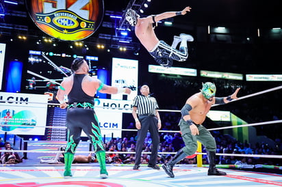 Ahora sin máscara, Robin desató toda su furia contenida en la segunda lucha de la noche y logró cobrarse la afrenta al derrotar, junto a Pólvora, a los Hermanos Calavera.