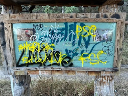 Pintas. Visitantes asiduos al Parque se han percatado que han aparecido nuevas pintas por algunas letreros.