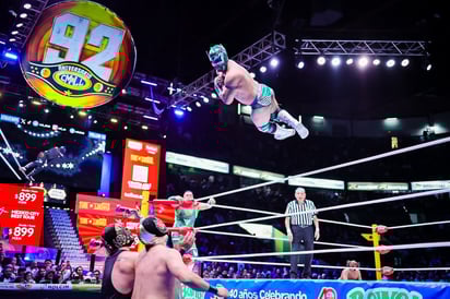 Atletismo. En el opener, Angelito, Kaligua y Pequeño Magia sorprendieron por la velocidad de sus secuencias.