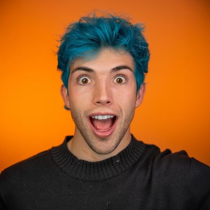 Mariano Razo ganó en 2025 el premio Eliot al Mejor Storyteller del Año.