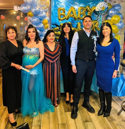 Consuelo Cano Maa, Arenna Valle Camarena, Leticia Camarena, Abi Gómez Cano y Katia Gómez Cano.