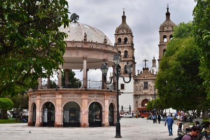 El estado. Esta siendo la versión más grande de los 3, se estima que haya más de 1 millòn 800 mil habitantes.