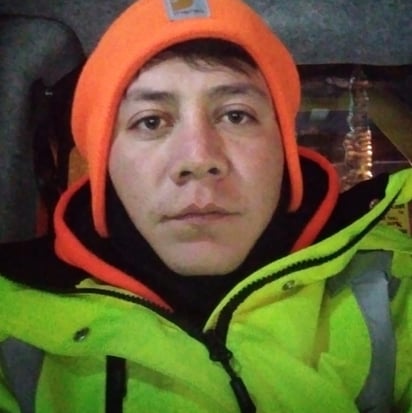 Trabajador. Se desempeña como trabajador de la construcción.
