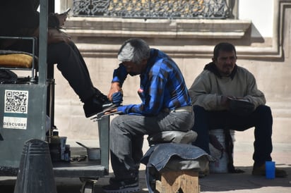 Antaño. Oficios que hace unos años eran considerados de diario, ahora solo atienden entre semana por la baja demanda; pese a muchas cosas, aún siguen adelante.









