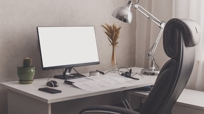 Perfecto.Un 'set' excelente es aquel que tiene el monitor, mouse y teclado separados.