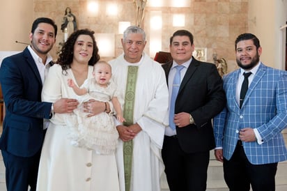 La familia Galindo Torres celebró este momento especial junto a la pequeña María.