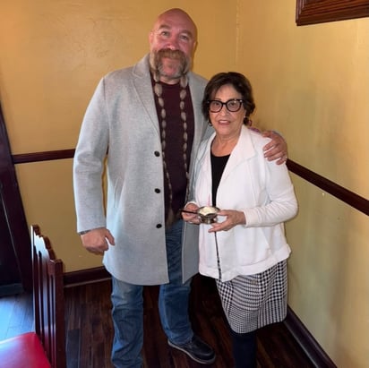 Aunque nacido en Los Ángeles, el réferi visitó Tepehuanes para celebrar a su madre, originaria de Durango.