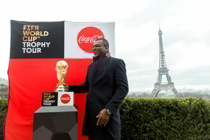 Previo a la justa mundialista, el trofeo recorrerá distintas regiones del mundo con paradas en ciudades icónicas como París, Buenos Aires, Johannesburgo y Tokio.