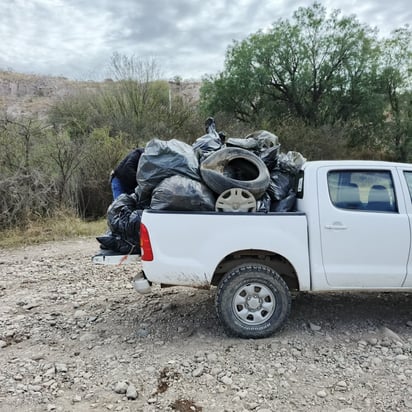 Partes de vehículos. Entre los desechos que levantaron había partes de carros y camionetas.