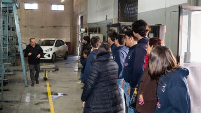 Posteriormente, el grupo ingresó al área de Redacción, donde fueron testigos del ritmo diario de trabajo.