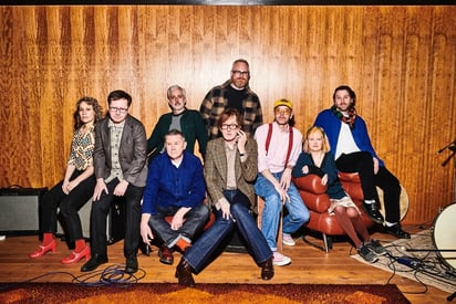 El conjunto británico vuelve impulsado por More, su primer lanzamiento de estudio en 24 años.