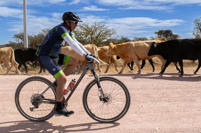 Reto. El ritmo alto se impuso desde los primeros kilómetros, estirando grupos entre veredas y ascensos técnicos.
