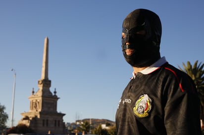 Su preparación luchística estuvo guiada por Relámpago Alarcón y Anubix Durango, a quienes reconoce como pilares técnicos y formativos desde el primer día.