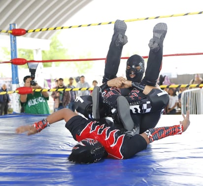 “La rendición llegó porque decidí no soltar; aproveché mi oportunidad, aprisioné con un movimiento más rudo y confirmé que estoy donde debo estar”, concluyó el 'Doc' con respecto a su inicio en el pancracio.