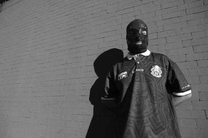 Mentores. Se formó bajo la guía de Relámpago Alarcón y Anubix Durango.