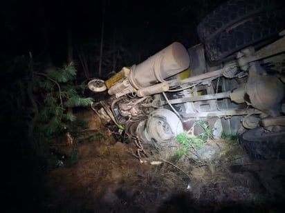 Hecho. Un choque y volcadura dejaron tres personas lesionadas en el entronque a Puentecillas, en el municipio de Pueblo Nuevo.