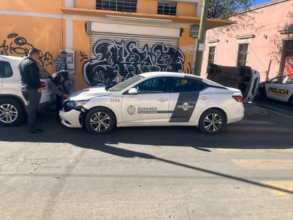 Accidente. La presunta pasada de señal gráfica de alto en la Zona Centro de Durango ocasionó un choque-volcadura, sin lesionados.