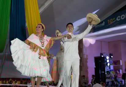 El huapango se baila en Veracruz, Puebla, San Luis Potosí e Hidalgo y cada región tiene su propia forma de hacerlo.