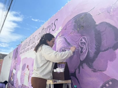 Desde hace seis años, Jaqueline Sandoval pinta murales en distintas zonas de la ciudad para acompañar la conmemoración del Día Internacional de la Mujer.