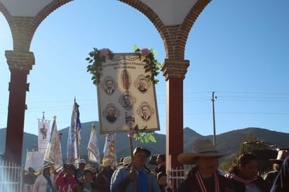 Devoción. El contingente llegó hasta los llamados Santos Lugares, donde se llevó a cabo una misa, después de la peregrinación.




