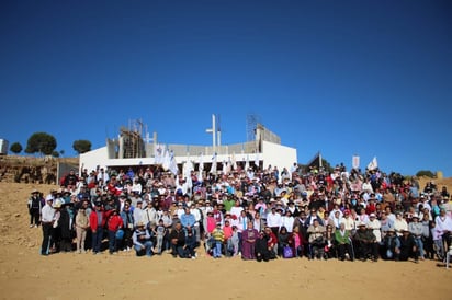 Contingente. Los asistentes avanzaron juntos y en oración.