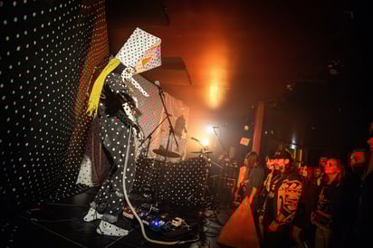 El dúo alcanzó notoriedad internacional después de que su sesión grabada para la estación KEXP se volviera viral en febrero de 2026, generando millones de reproducciones y reacciones en redes. Foto: Reddit