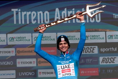 Del Toro destacó recientemente coronándose en la Tirreno‑Adriático 2026, donde se convirtió en el primer mexicano en ganar la clasificación general. Foto: EFE