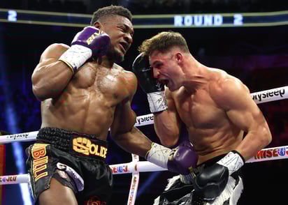 Con un récord de 29‑0‑1, Mbilli se perfila como la nueva amenaza que podría enfrentar ‘Canelo’. Foto: X / @eottm_boxing