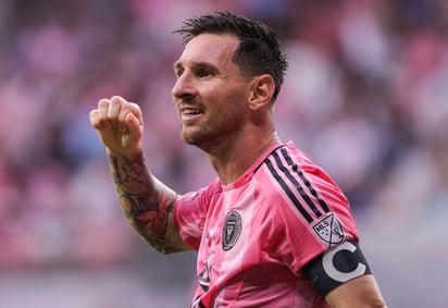 Respaldado por una camada de excelentes jugadores, Lionel Messi se hace presente como el estandarte albiceleste. Foto: EFE