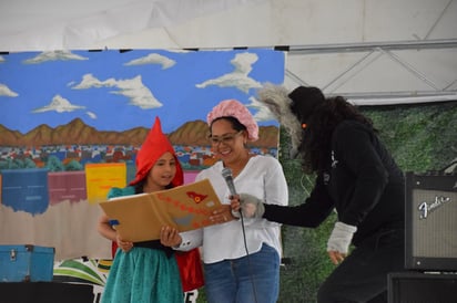 Familias y niños duranguenses disfrutaron del teatro de títeres a cargo de la compañía México-Colombia Teteutzin Artes Vivas.