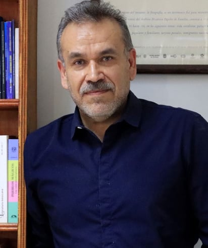 La Conferencia “Entre goles y palabras: literatura de la patada”, será impartida por Jaime Muñoz Vargas.