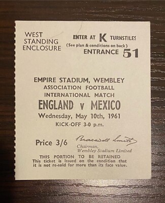 Aquel día, el Estadio de Wembley vivió un lleno total, en lo que se esperaba que fuese un compromiso tenso. Foto: eBay