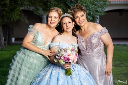 Ana Valeria recibió las felicitaciones y el cariño de su sus familiares. (Foto: Melissa Silva)