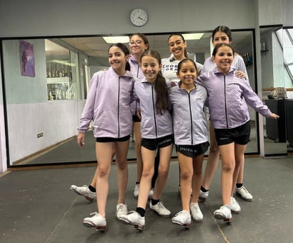 Su maestra de tap, Olympia Flores, afina detalles con rigurosas jornadas de ensayo previo a su viaje a la República Checa. (Foto: Dinora G. Solís)