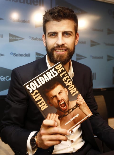 Gerard Piqu&eacute; Bernab&eacute;u, nacido el 2 de febrero de 1987, conocido futbol&iacute;sticamente como Piqu&eacute;, es un futbolista espa&ntilde;ol del F.C. Barcelona.