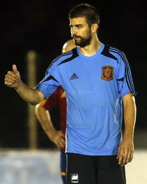Se caracteriza por su gran calidad para sacar el bal&oacute;n jugado desde atr&aacute;s y un excelente juego a&eacute;reo.